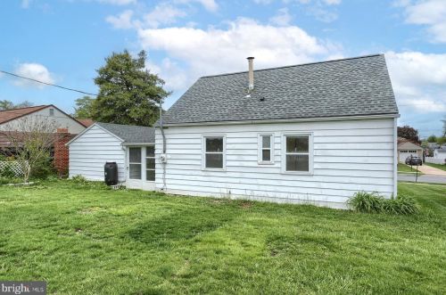 1307 Kingsley Rd, Camp Hill PA  17011-6117 exterior