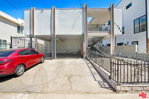 11763 Hamlin St, North Hollywood, CA 91606-2824