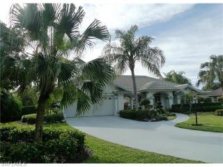 255 Stonegate Ct, Naples, FL 34119-4604