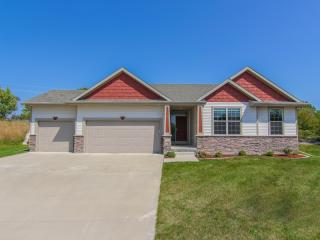 16831 Iltis Ct, Des Moines, IA 50325-2568