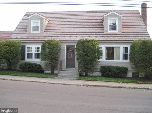 704 9th St, Hazle Township, PA 18201-3403
