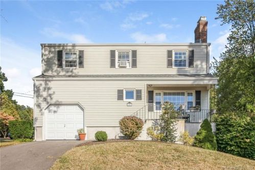 88 Ivy Rd, Plainville, CT 06062-1442