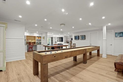 310 South Ave, New Canaan CT  06840-5820 exterior