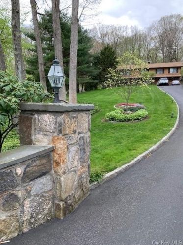 329 Lake Shore Rd, Tompkins Corners, NY 10579-1318