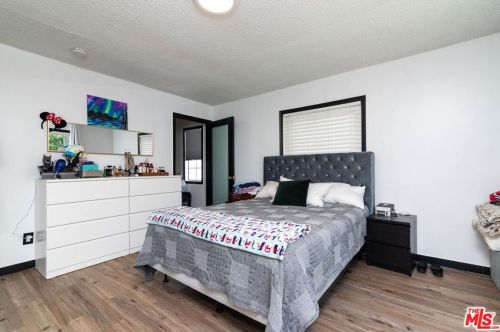 16038 Hartland St, Van Nuys CA 91406-4520 exterior