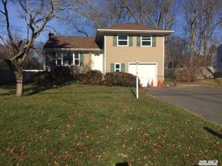 19 Harcourt Ave, Smithtown, NY 11787-4810