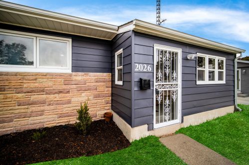 2026 84th St, Kenosha WI  53143-1619 exterior