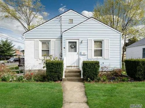 77 Broadmoor Ln, Westbury, NY 11590-4138