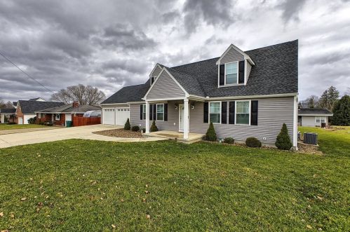 5268 Center Dr, Latrobe PA  15650-2770 exterior