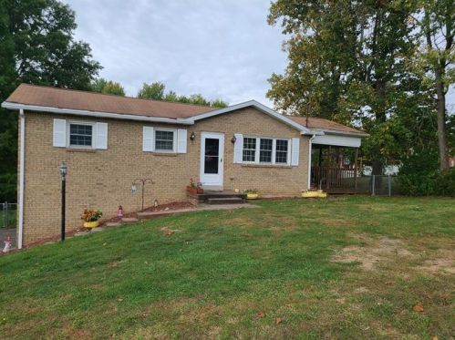 106 Falcon Dr, Connellsville PA  15425-2207 exterior