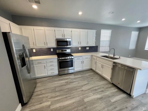 926 Billie Jean St, Santa Rosa, CA 95407-2507