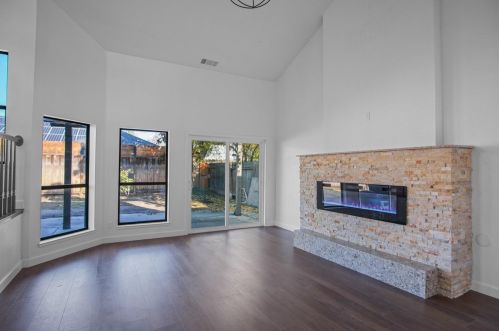 2021 Orangeburg Ave, Modesto CA  95350-3741 exterior