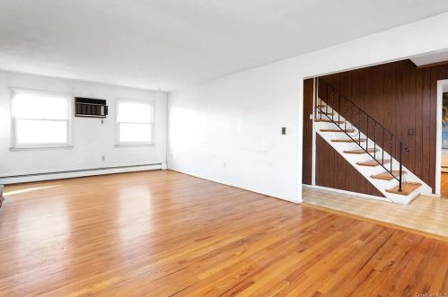 22 Concord Rd, Fishkill NY 12524-1403 exterior