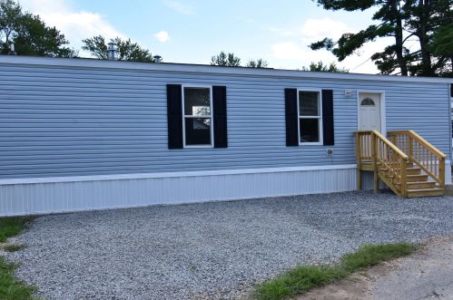 2 Friendship Dr, Salem NH  03079-3016 exterior