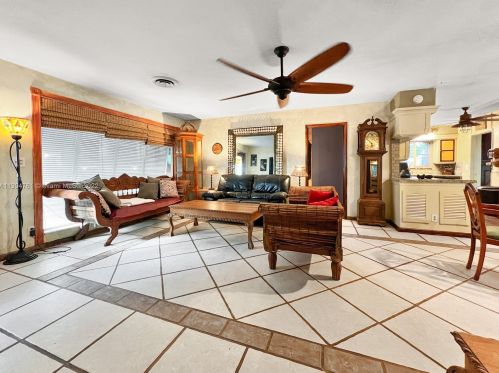 201 46th Ave, Hollywood FL  33021-6603 exterior