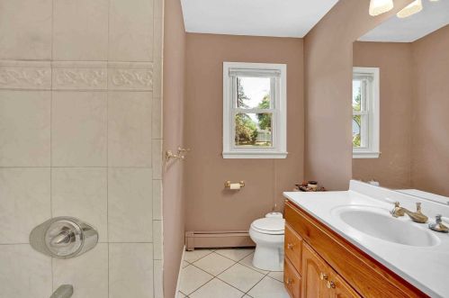 108 Nantucket Dr, Fishkill NY  12524-1021 exterior