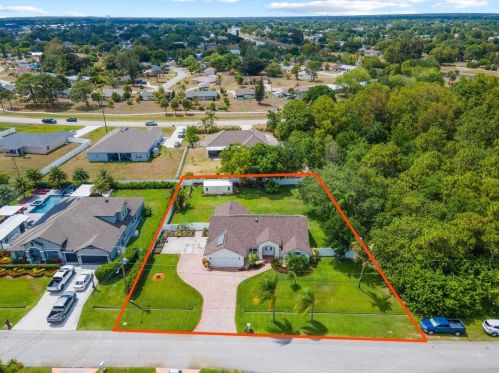 107 Hawthorne Cir, Fort Pierce FL 34953-3524 exterior