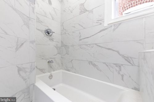 6526 Chew Ave, Philadelphia PA 19120-2332 exterior