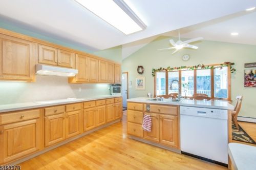 40 Jacobus Ave, Little Falls NJ  07424-2305 exterior