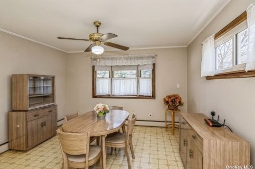 151 Pollok Pl, Hicksville NY  11801-2220 exterior