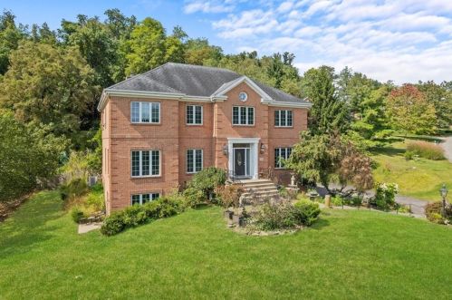 2 Georgian Pl, Pittsburgh, PA 15215-1001