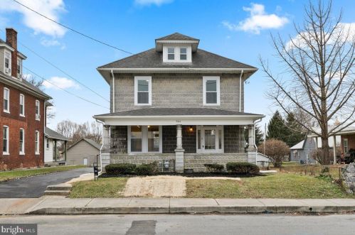 584 Main St, Mount Joy, PA 17552-1138