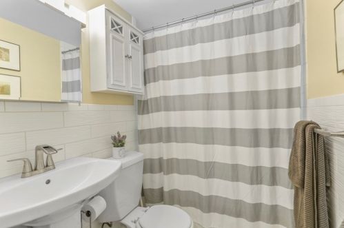 1868 Commonwealth Ave, Boston MA 02135-6008 exterior