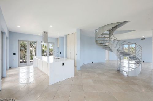 4150 Dingman Dr, Sanibel FL 33957-5107 exterior