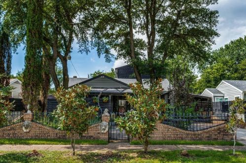 1626 Engle Ave, Dallas TX  75224-2402 exterior