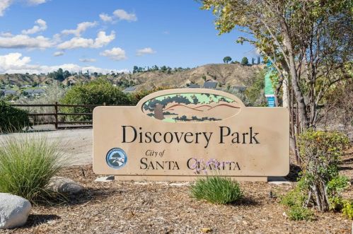 20077 Summit View Ct, Santa Clarita CA  91351-5709 exterior