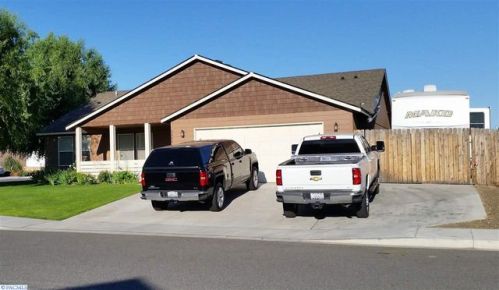 6006 Panther Ln, Pasco, WA 99301-4629