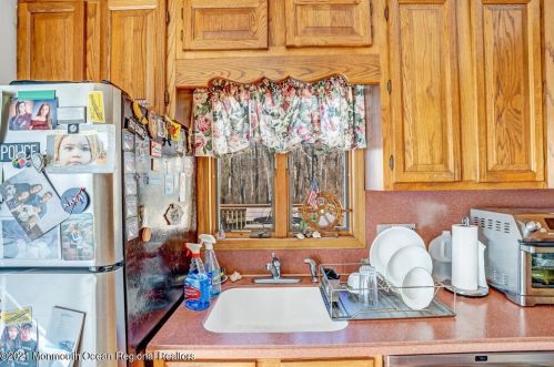 124 Woodland Dr, Bricktown NJ  08723-7433 exterior