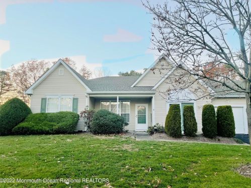 18 Sunnybrook Ln, Lakewood, NJ 08701-5700