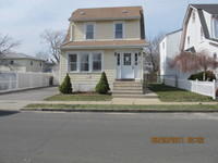 1 Winchester Dr, North Lindenhurst, NY 11757-1319