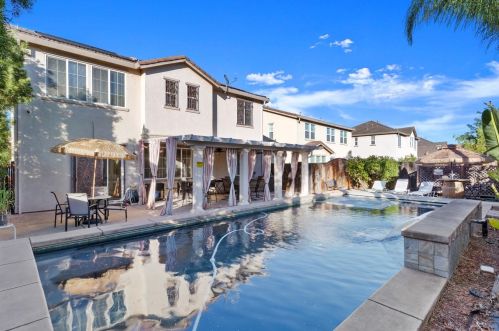 9872 Winkle Cir, Elk Grove CA  95757-6276 exterior