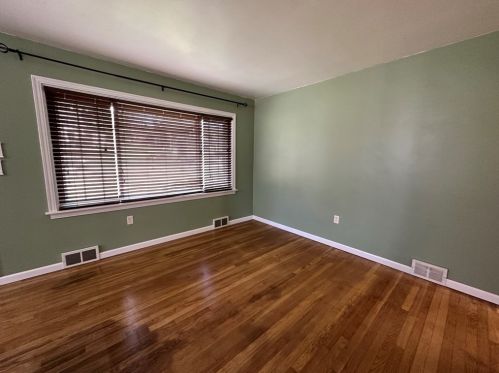 20 Longvue Cir, Ambridge, PA 15003-1121