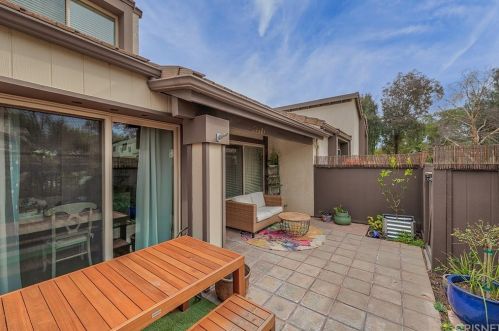 24605 Trevino Dr, Santa Clarita CA  91355-2816 exterior