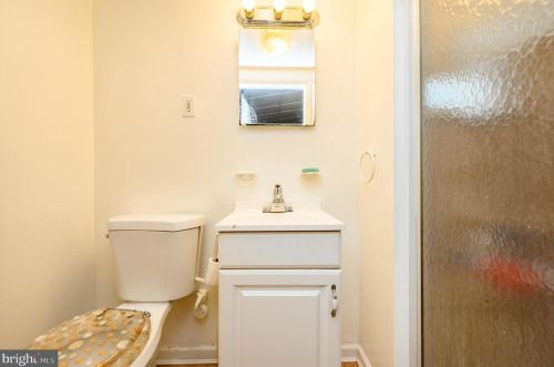 18 Barber Ave, West Deptford NJ  08096-2414 exterior