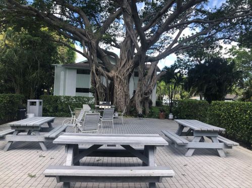 1405 Federal Hwy, Delray Beach FL  33483-5009 exterior