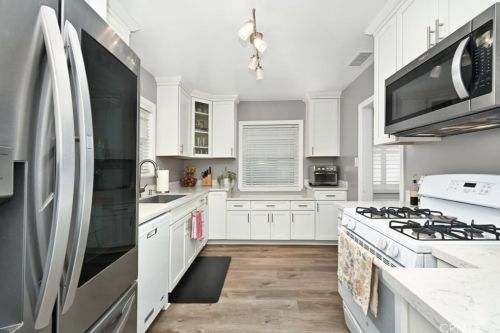 6654 Turnergrove Dr, Lakewood CA  90713-2752 exterior