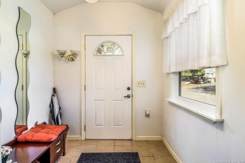 17 Cawley Ave, Bethel, CT 06801-1810