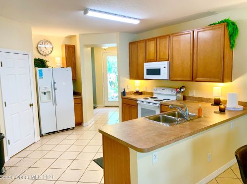 901 Benton Dr, Melbourne, FL 32901-8693
