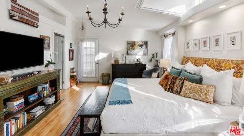 154 Navajo Ln, Topanga CA  90290-4451 exterior