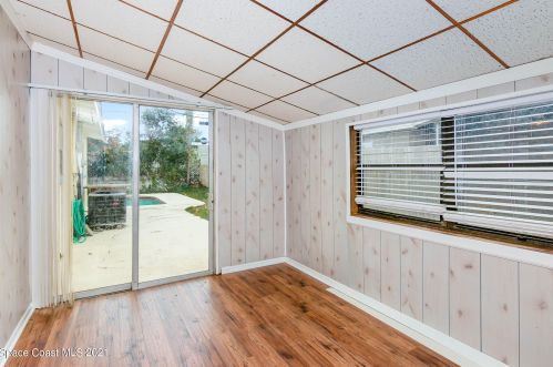 95 Sky Ln, Titusville, FL 32796-2233
