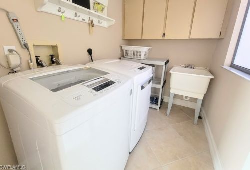 28425 Highgate Dr, Bonita Springs FL  34135-6832 exterior