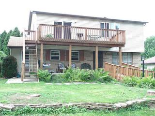 61 Nancy Dr, Jeannette, PA 15644-1090