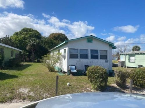 711 17th St, Fort Pierce, FL 34950-2802