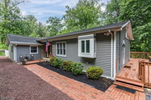 141 Mountain Top Rd, Glen Gardner, NJ 08826-3031