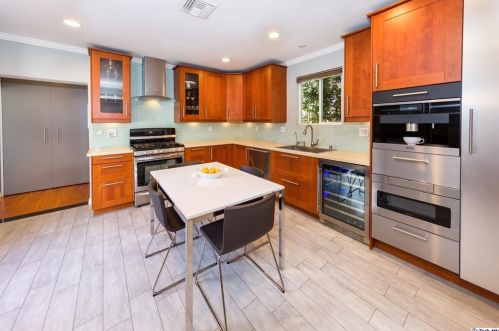 3041 Alabama St, Glendale CA 91214-2703 exterior