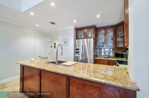 8288 Dundee Ter, Hialeah FL  33016-1405 exterior